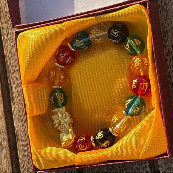 NEW Thai Lucky Amulet Beaded Bracelet | Handcrafted | Gifted from Thailand | Box - Picture 3 of 4